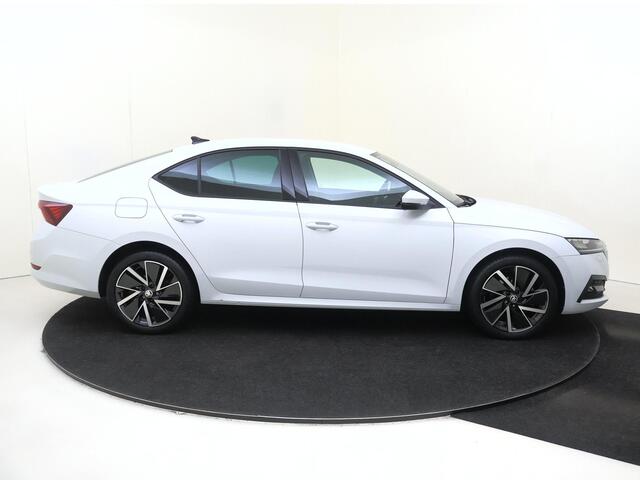 Skoda OCTAVIA 1.4 TSI iV PHEV Business Edition | Achteruitrijcamera | Stoel- en stuurwielverwarming | CarPlay | Verwarmde voorruit | Digital cockpit | Achterbank verwarmd | Cruise control |