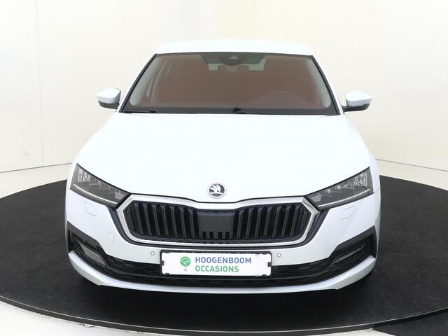 Skoda OCTAVIA 1.4 TSI iV PHEV Business Edition | Achteruitrijcamera | Stoel- en stuurwielverwarming | CarPlay | Verwarmde voorruit | Digital cockpit | Achterbank verwarmd | Cruise control |