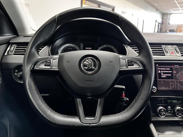 Skoda OCTAVIA Combi 1.5 TSI Sport Business/ AUTOMAAT/ 150PK!/ Half-Leder/ 16'' LMV/ Apple + Android/ Stoelverw./ Navi/ Clima/ Cruise/ Elek. pakket/ Isofix/ Bluetooth/ Armsteun/ Multi. Sportstuur/ Mistl./ PDC/ Extra getint glas.