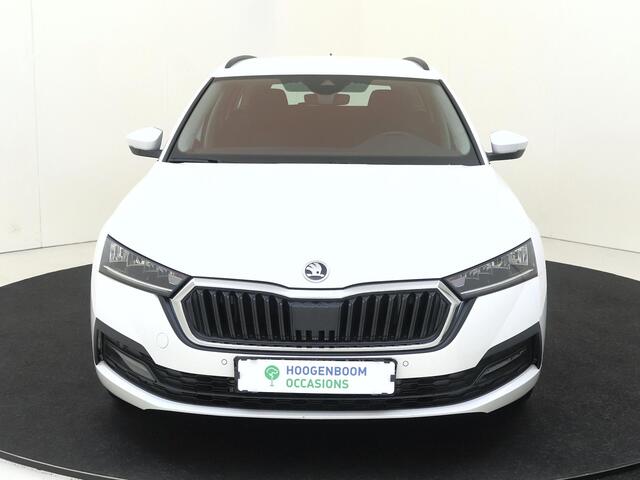 Skoda OCTAVIA Combi 1.4 TSI iV PHEV Business Edition | Parkeersensoren | CarPlay | Cruise control | Digital cockpit | Stoel- en stuurwielverwarming |
