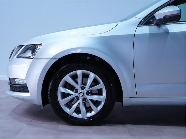 Skoda OCTAVIA Combi 1.0 TSI 115pk Business Edition Navigatie Trekhaak Stoelverwarming Android/Carplay PS