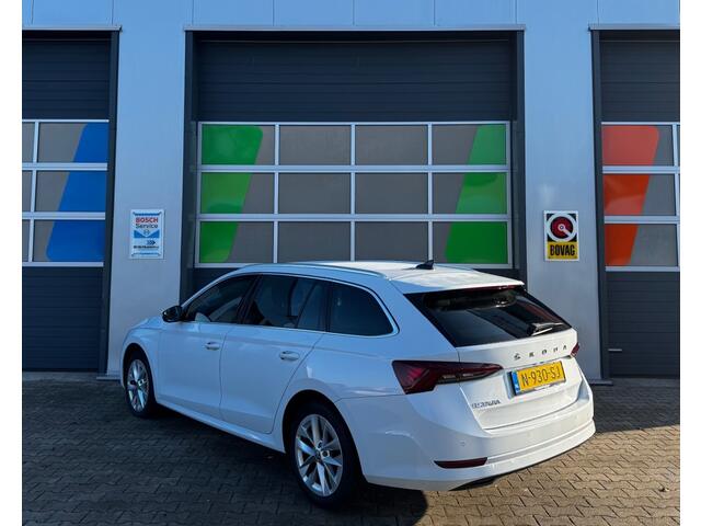 Skoda OCTAVIA Octavia 2022 / CarPlay / Stoelverwarming / Park Assist / 113k km / NL-Auto