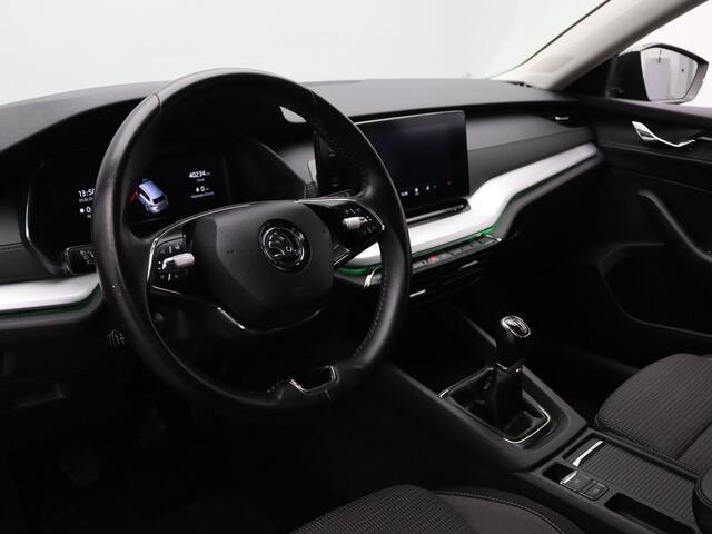 Skoda OCTAVIA Combi TSI First Edition 150pk Adapt. Cruise | Climate | Navi | Parkeersens. achter | Stoel-/stuurverw.