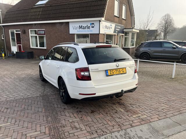 Skoda OCTAVIA Combi 1.0 TSI Greentech Sport Business TREKHAAK ZWARTE HEMEL STOELVERWARMING
