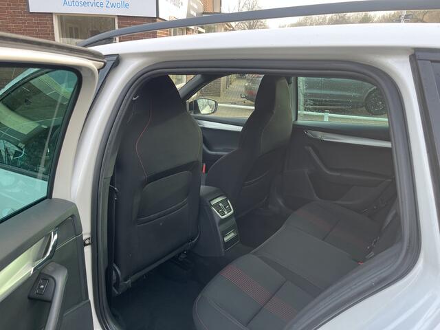 Skoda OCTAVIA Combi 1.0 TSI Greentech Sport Business TREKHAAK ZWARTE HEMEL STOELVERWARMING