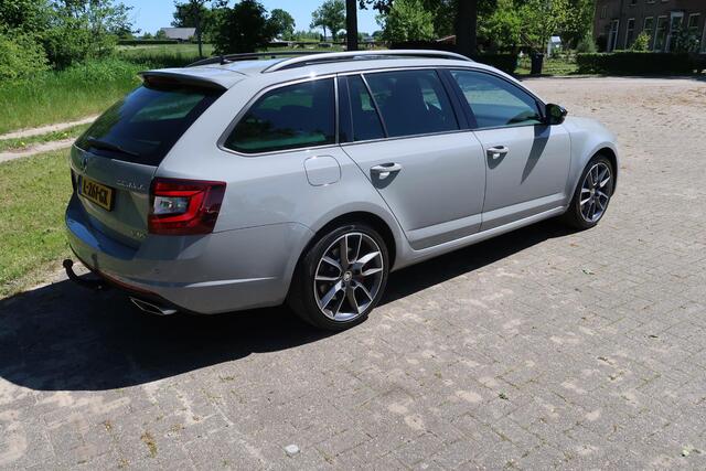 Skoda OCTAVIA Combi 2.0 TSI RS 245 Business VRS PANO-DAK/TREKHAAK/CAMERA/STOELVER/