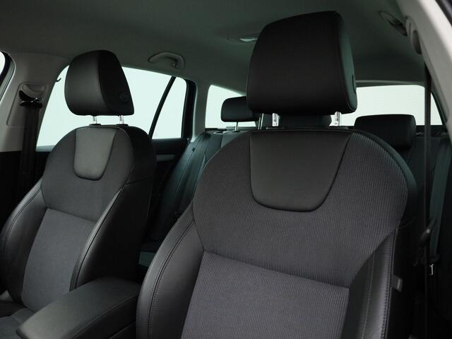 Skoda OCTAVIA Combi 1.5TSI/150PK DSG Greentech Business Edition · Trekhaak · Apple/Android Car Play · Climatronic · Stoelverwarming ·