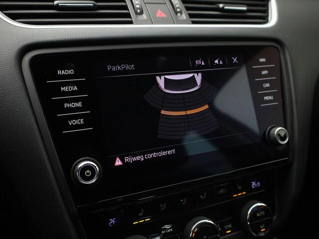 Skoda OCTAVIA Combi 1.5TSI/150PK DSG Greentech Business Edition · Trekhaak · Apple/Android Car Play · Climatronic · Stoelverwarming ·