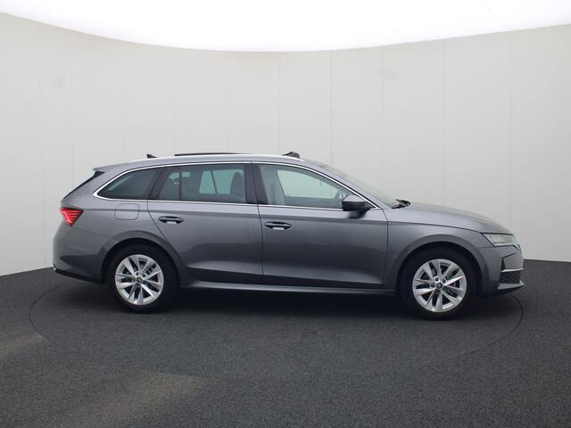 Skoda OCTAVIA Combi 1.5TSI/150PK MHEV FL Selection DSG · Panoramadak · Navigatie · Zittingen- & stuurverwarming · Apple/Android Car Play · Garantie tot februari 2029 of 60000km