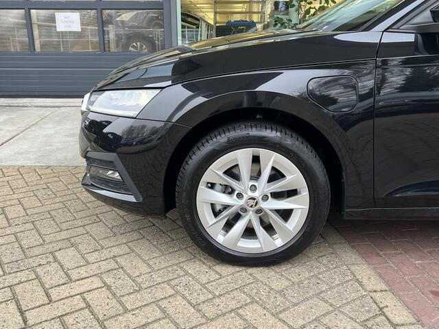 Skoda OCTAVIA Combi 1.4 TSI iV 204pk DSG PHEV Ambition / Parkeersensoren achter / Stoel + Stuur verwarming / Climate control / navigatie / Carplay