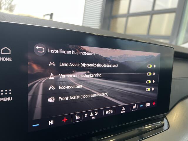 Skoda OCTAVIA Combi 1.4 TSI iV 204pk DSG PHEV Ambition / Parkeersensoren achter / Stoel + Stuur verwarming / Climate control / navigatie / Carplay