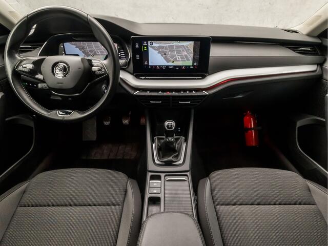 Skoda OCTAVIA Combi 1.0 TSI Sport (VIRTUAL COCKPIT, APPLE CARPLAY, GROOT NAVI, CAMERA, STOELVERWARMING, SPORTSTOELEN, GETINT GLAS, KEYLESS, ADAPTIVE CRUISE, NIEUWSTAAT)