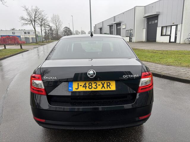 Skoda OCTAVIA 1.0 TSI Greentech Style Business Automaat DSG 116 PK. Prachtige en als nieuw rijdende auto !!!