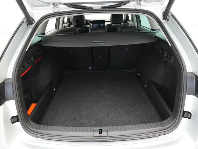 Skoda OCTAVIA Combi 1.5 TSI MHEV Business Edition Navigatie Keyless Privacy Glas Lm Velgen Nieuw Model