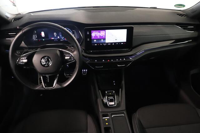 Skoda OCTAVIA Combi 1.5 e-TSI Business Edition Plus | Camera | Stuur & stoelverwarming | Trekhaak | AppleCarplay AndroidAuto | Climate control |