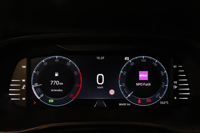 Skoda OCTAVIA Combi 1.5 e-TSI Business Edition Plus | Camera | Stuur & stoelverwarming | Trekhaak | AppleCarplay AndroidAuto | Climate control |