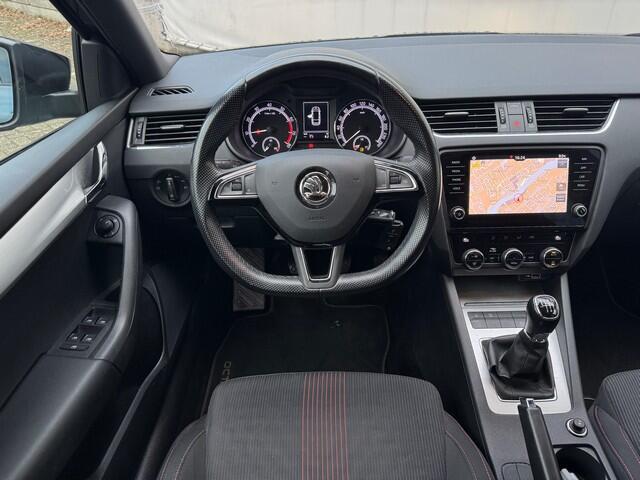 Skoda OCTAVIA Combi 1.0 TSI Greentech Sport Business met Navigatie, Trekhaak, Zwarte hemel, Zwarte Accenten!