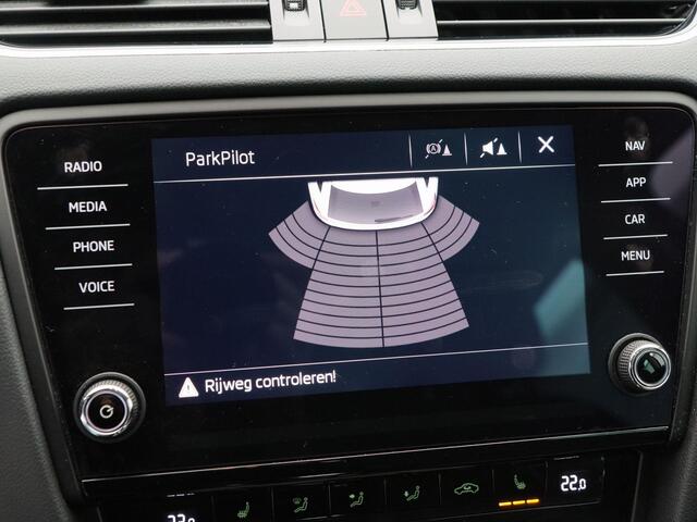 Skoda OCTAVIA Combi 1.0 TSi 115 Pk Automaat Ambition Business | Trekhaak | Navigatie | CarPlay | Stoelverwarming | 17 Inch | 85.572 Km!