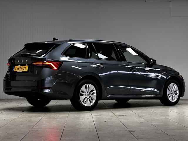 Skoda OCTAVIA Combi 1.0 TSI Business Edition/ Virtual Dash./ LED Koplampen/ Keyless-GO/ Apple + Android/ Lane-Assist./ Ambient Light/ 16'' LMV/ Elek. Kofferklep/ Navi/ Clima/ Cruise/ Bluetooth/ Multi. LEDER. Stuur/ Mistl./ PDC V+A/ Extra