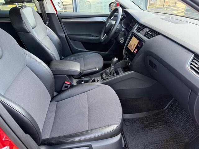 Skoda OCTAVIA Combi 1.5 TSI Greentech Business Edition Plus AUTOMAAT | VIRTUAL DISPLAY | CAMERA | LED LAMPEN | ADAPTIEVE CRUISE | DODEHOEK DETECTIE | LEDER | KEYLESS | VERWARMDE STOELEN | CANTON SOUND SYSTEM NAVIGATIE | DODEHOEK DETTECTIE |