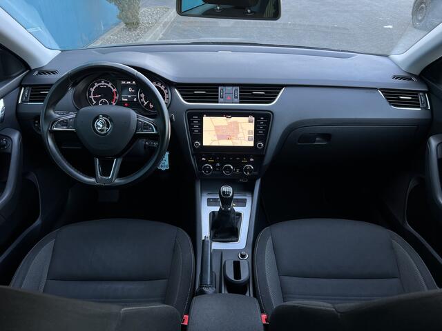 Skoda OCTAVIA Combi 1.5 TSI 150PK Greentech Ambition Business CARPLAY | TREKH | STOELVERW | NAV | PDC | LMV