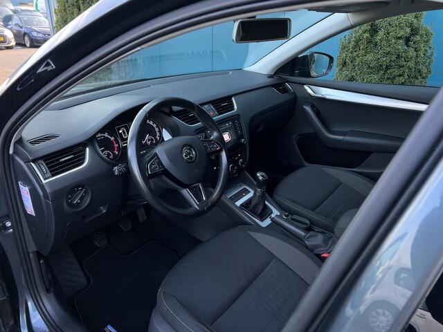 Skoda OCTAVIA Combi 1.5 TSI 150PK Greentech Ambition Business CARPLAY | TREKH | STOELVERW | NAV | PDC | LMV