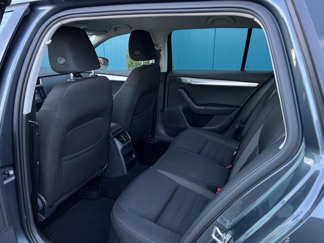 Skoda OCTAVIA Combi 1.5 TSI 150PK Greentech Ambition Business CARPLAY | TREKH | STOELVERW | NAV | PDC | LMV