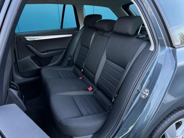 Skoda OCTAVIA Combi 1.5 TSI 150PK Greentech Ambition Business CARPLAY | TREKH | STOELVERW | NAV | PDC | LMV