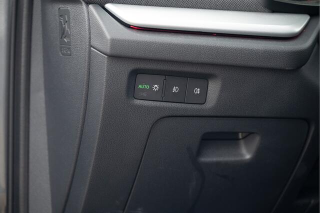 Skoda OCTAVIA Combi 1.0 e-TSI Business Edition | Trekhaak | Camera | Adapt. Cruise | Matrix LED | Navi