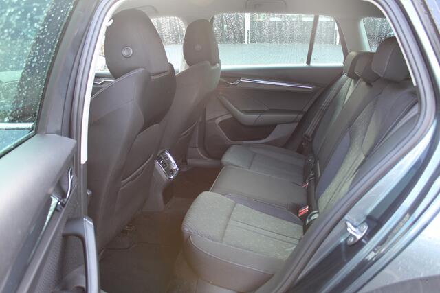 Skoda OCTAVIA Combi 1.0 e-TSI Business Edition Plus | DSG automaat | Trekhaak