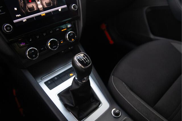 Skoda OCTAVIA Combi 1.0 TSI Greentech Ambition Business , Trekhaak, Achteruitrijcamera,