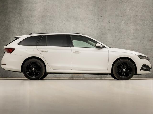 Skoda OCTAVIA Combi 1.0 e-TSI Sportline Automaat (VIRTUAL COCKPIT, APPLE CARPLAY, GROOT NAVI, GETINT GLAS, SPORTSTOELEN, PARKEERSENSOREN, KEYLESS, CRUISE, NIEUWSTAAT)