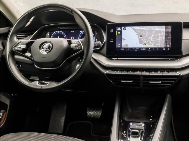Skoda OCTAVIA Combi 1.0 e-TSI Sportline Automaat (VIRTUAL COCKPIT, APPLE CARPLAY, GROOT NAVI, GETINT GLAS, SPORTSTOELEN, PARKEERSENSOREN, KEYLESS, CRUISE, NIEUWSTAAT)