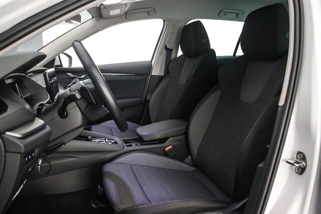 Skoda OCTAVIA Combi Business Edition 1.4 TSI PHEV 204pk DSG Automaat Trekhaak, Navigatie, Parkeersensoren, Cruise control, Elektrische achterklep, LED koplampen, App connect