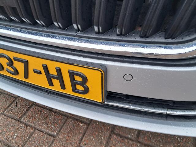 Skoda OCTAVIA Combi 1.0 TSI Business Edition NIEUW MODEL!! | Clima | Cruise control | LM Velgen | Ndl auto | Navigatie | PDC voor en achter | RIJKLAARPRIJS INCL 12 MAANDEN GARANTIE EN BEURT