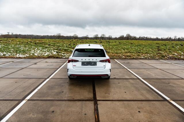 Skoda OCTAVIA Combi 1.4 TSI RS iV PHEV | COMFORT STOELEN | HEAD UP | 19" ALTAIR VELGEN | ADAPTIVE CRUISE