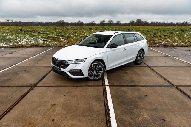 Skoda OCTAVIA Combi 1.4 TSI RS iV PHEV | COMFORT STOELEN | HEAD UP | 19" ALTAIR VELGEN | ADAPTIVE CRUISE