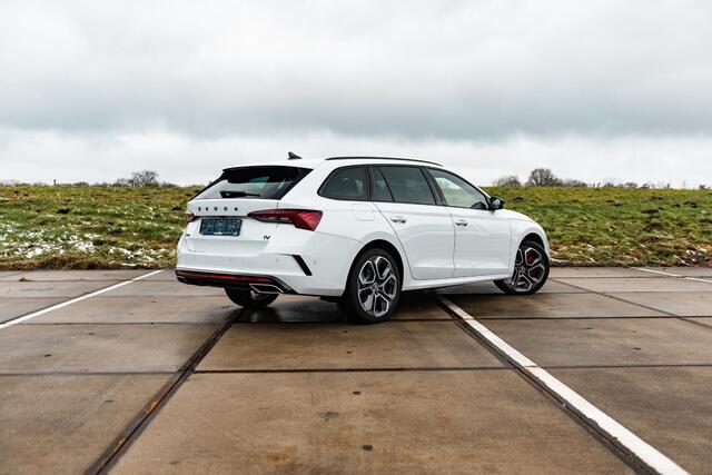 Skoda OCTAVIA Combi 1.4 TSI RS iV PHEV | COMFORT STOELEN | HEAD UP | 19" ALTAIR VELGEN | ADAPTIVE CRUISE