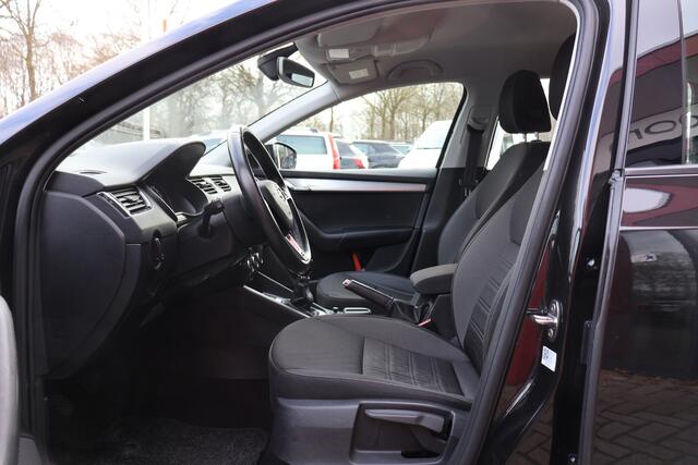 Skoda OCTAVIA Combi 1.0 TSI Greentech Business Edition | Origineel NL | Cruise Control | Navigatie | Trekhaak |