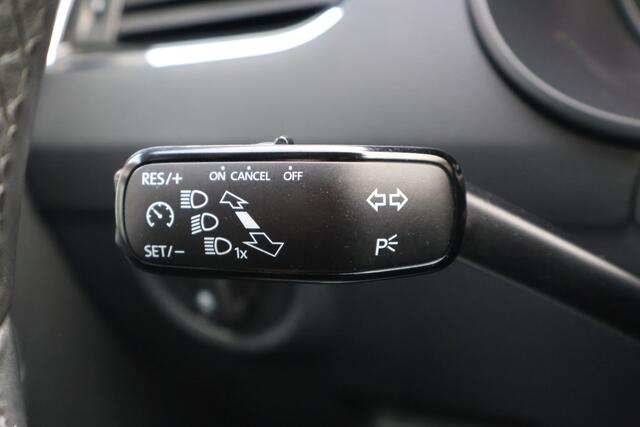 Skoda OCTAVIA Combi 1.0 TSI Greentech Business Edition | Origineel NL | Cruise Control | Navigatie | Trekhaak |