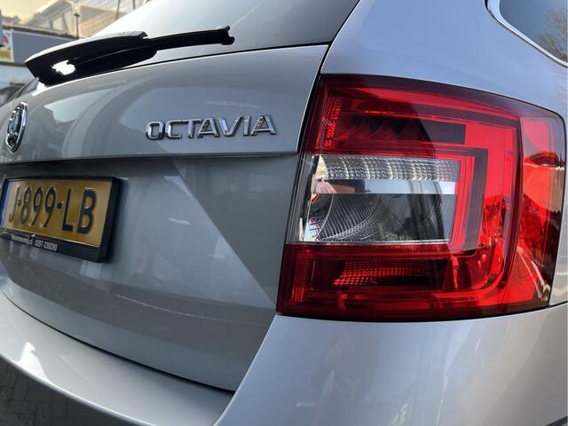 Skoda OCTAVIA Combi 1.0 TSI Greentech Business Edition Carplay, Cruise, Parkeersensoren, LM velgen.