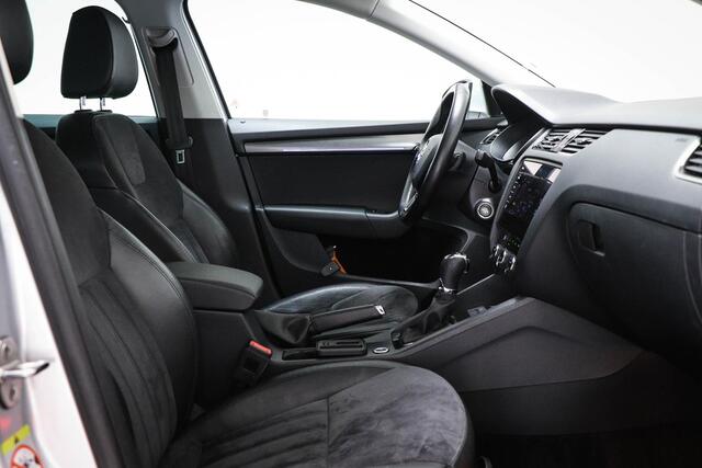 Skoda OCTAVIA Combi 1.0 TSI Greentech Style Business | TECH PACK | LED | HALF LEDER | STOELVERWARMING | TREKHAAK | 18"