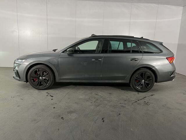 Skoda OCTAVIA Combi 1.4 TSI RS iV PHEV / AUTOMAAT/ PANO/ 245 PK/ ACC/ HEAD-UP/ MEMORY SEAT/ STUUR+STOELVERWARM.V+A/ PARK.SENSOR.V+A/ CAMERA/ SMARTLINK/ DODEHOEK/ DCC/ ELEK.KLEP/ DAB/ CLIMA/ NAVI/ KEYLESS/ LED/ 18'' LMV