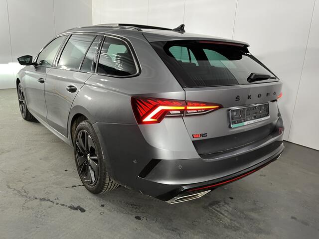 Skoda OCTAVIA Combi 1.4 TSI RS iV PHEV / AUTOMAAT/ PANO/ 245 PK/ ACC/ HEAD-UP/ MEMORY SEAT/ STUUR+STOELVERWARM.V+A/ PARK.SENSOR.V+A/ CAMERA/ SMARTLINK/ DODEHOEK/ DCC/ ELEK.KLEP/ DAB/ CLIMA/ NAVI/ KEYLESS/ LED/ 18'' LMV