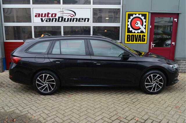 Skoda OCTAVIA Combi 1.0 e-TSI Business Edition O.a: Trekhaak, PDC, Camera, ACC, Clima, Etc. All-in prijs!