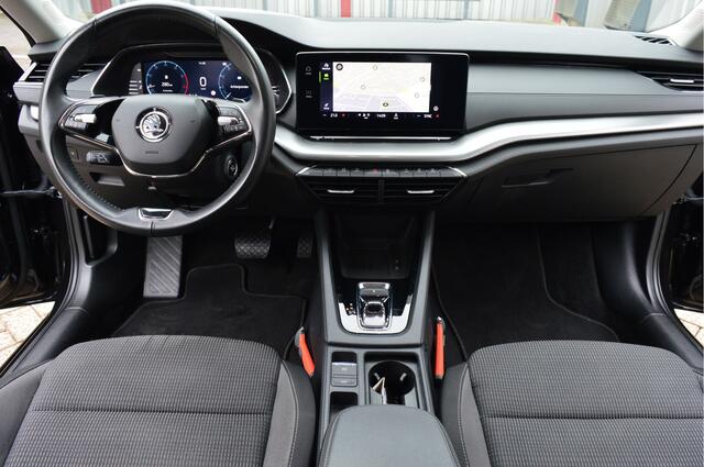 Skoda OCTAVIA Combi 1.0 e-TSI Business Edition O.a: Trekhaak, PDC, Camera, ACC, Clima, Etc. All-in prijs!