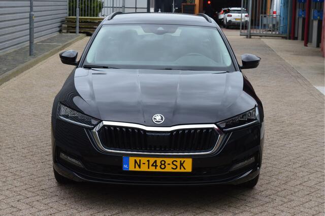 Skoda OCTAVIA Combi 1.0 e-TSI Business Edition O.a: Trekhaak, PDC, Camera, ACC, Clima, Etc. All-in prijs!