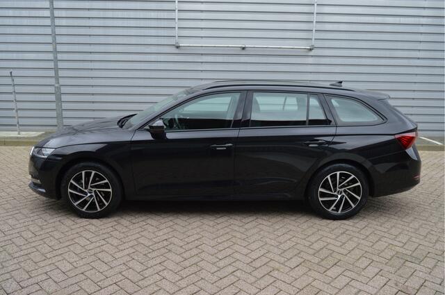 Skoda OCTAVIA Combi 1.0 e-TSI Business Edition O.a: Trekhaak, PDC, Camera, ACC, Clima, Etc. All-in prijs!