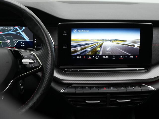 Skoda OCTAVIA Combi 2.0 TSI RS 245 pk DSG | Panoramadak | Head-up display | Matrix LED | Stuur-/stoelverwarming