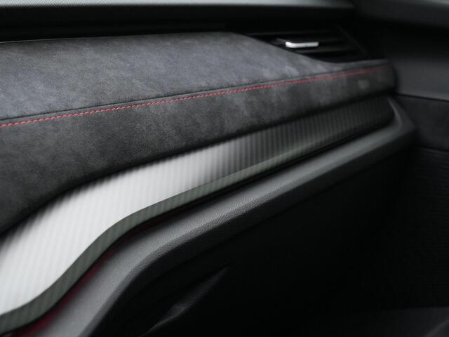 Skoda OCTAVIA Combi 2.0 TSI RS 245 pk DSG | Panoramadak | Head-up display | Matrix LED | Stuur-/stoelverwarming